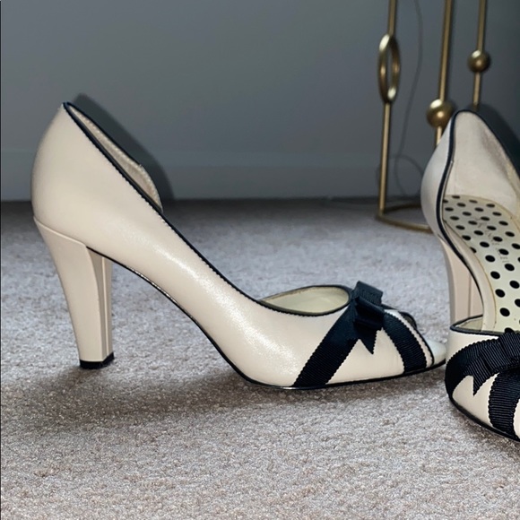 Anne Klein Demos Nude Leather Heel w/ Black Bow - Picture 2 of 14